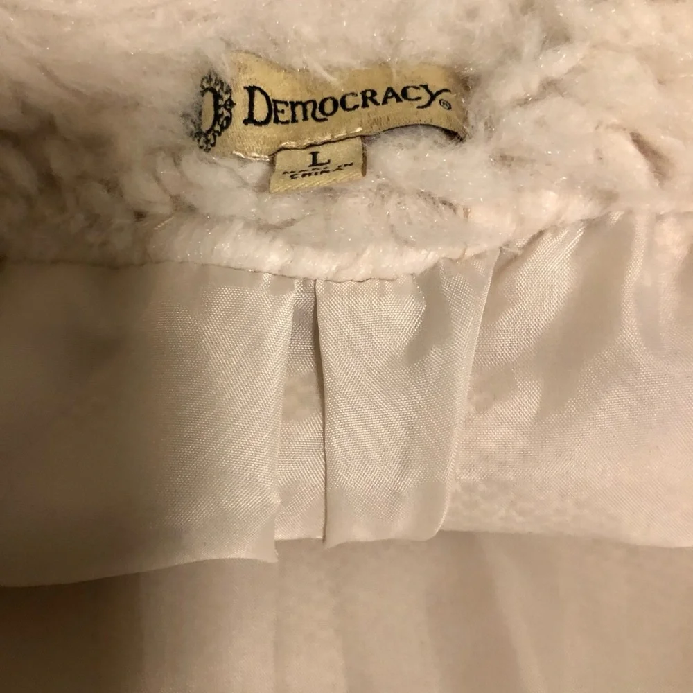 NWT Democracy Ivory Colored Faux Fur with Two Front Pockets - Picture 8 of 8